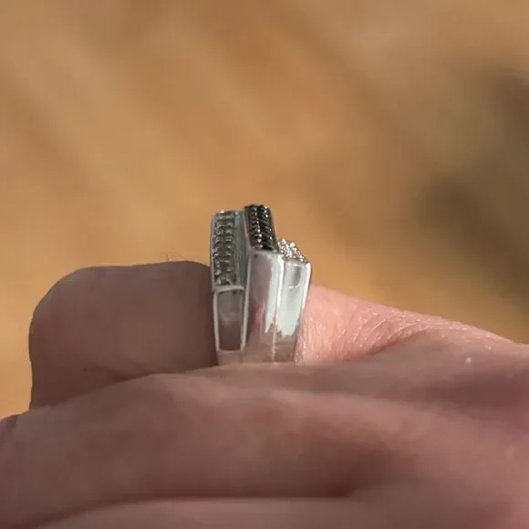 Vintage triple bar ring with white and black stones sz 6